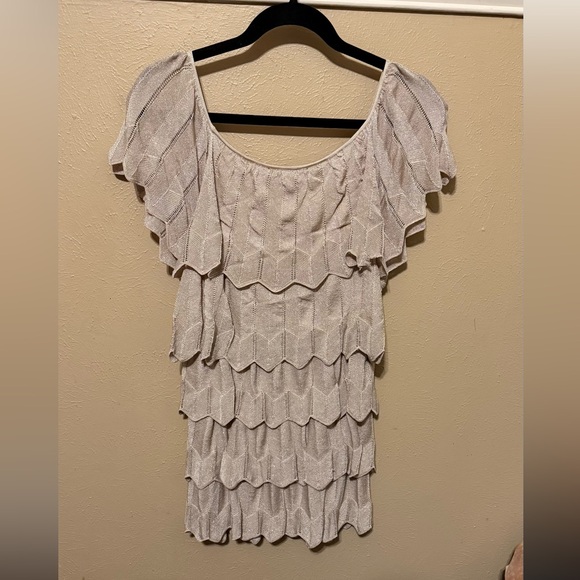 Champagne Tiered Ruffle White House Black Market blouse - Picture 4 of 4